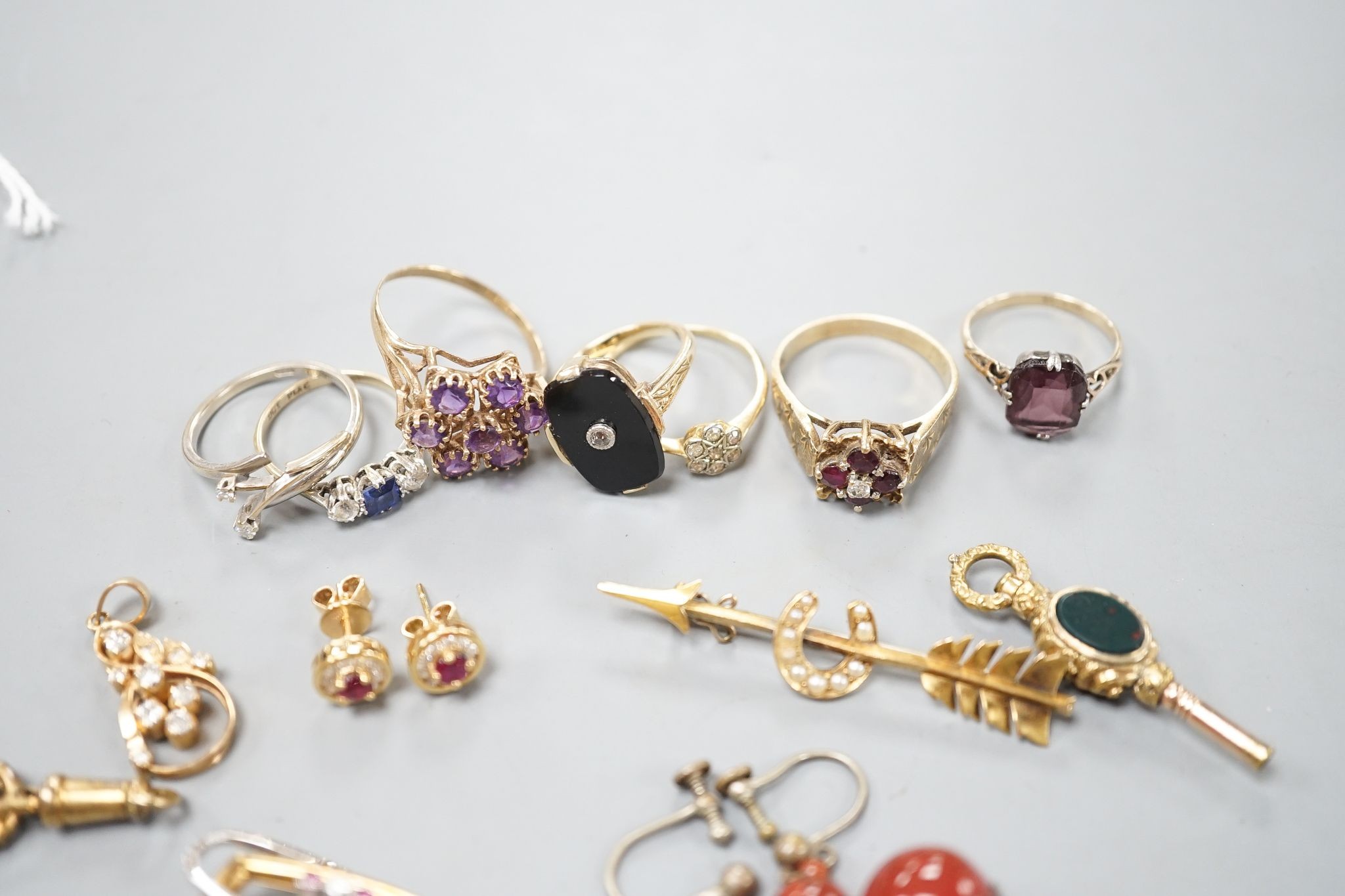 Mixed jewellery including four 9ct and gem set rings, a 585 and diamond chip set ring, an 18ct and diamond chip cluster ring, yellow metal and gem set cluster ring, earrings, brooches etc.